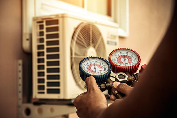Professional Ac Installation technician working in Fostoria, IA